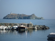 L'isola di Giraglia, mare di fronte a Corsica, nota per la regata velica che ha qui il capolinea